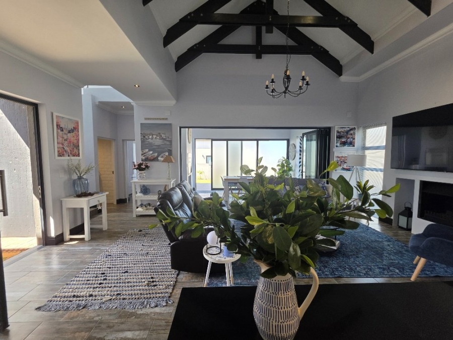 2 Bedroom Property for Sale in Outeniquasbosch Western Cape